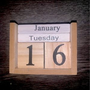 Desk wooden calendar